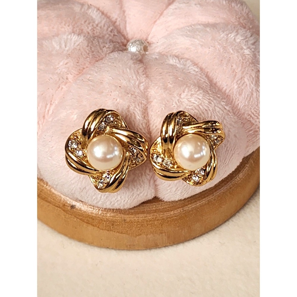 Vtg‎ RICHELIEU Signed Love Knot & Faux Pearl Huggie Earrings Gold Tone FREE $HIP